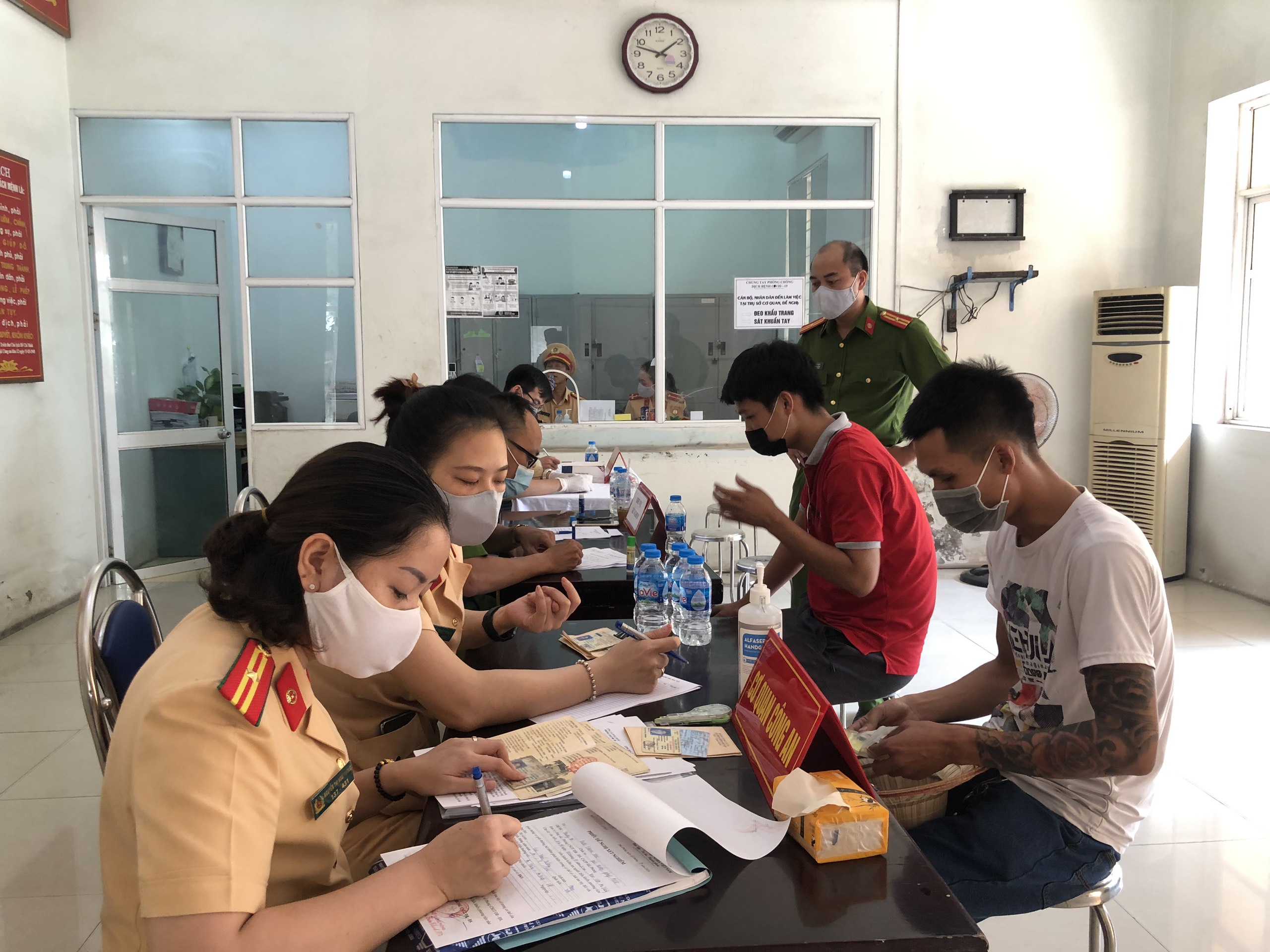 Liên tục phát hiện 02 trường hợp lái xe dương tính với ma túy